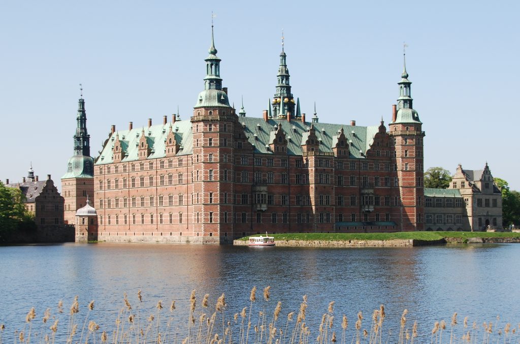 Frederiksborg Slot - Danmarks største renæssanceslot på vand
